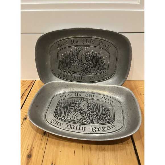 2x Wilton Columbia PA Distressed Bible Pewter ~ Give Us This Day Our Daily Bread - Picture 4 of 7